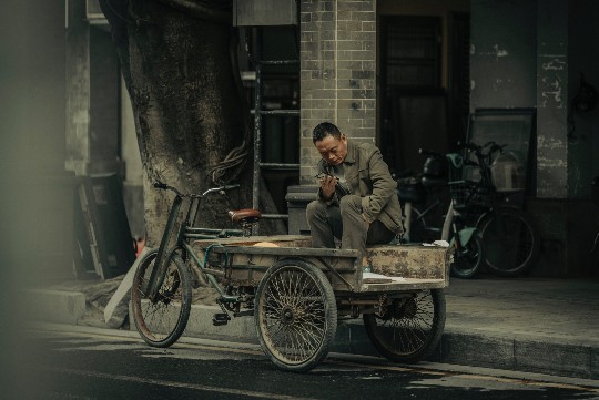 游戏中的亲嘴游戏大盘点，探索浪漫与趣味的交融